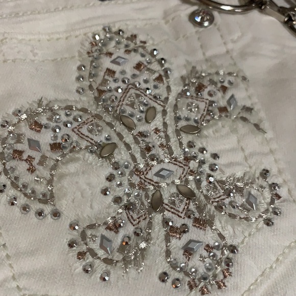 Miss Me Creamy White Distressed Jean Shorts 28 - Picture 6 of 14